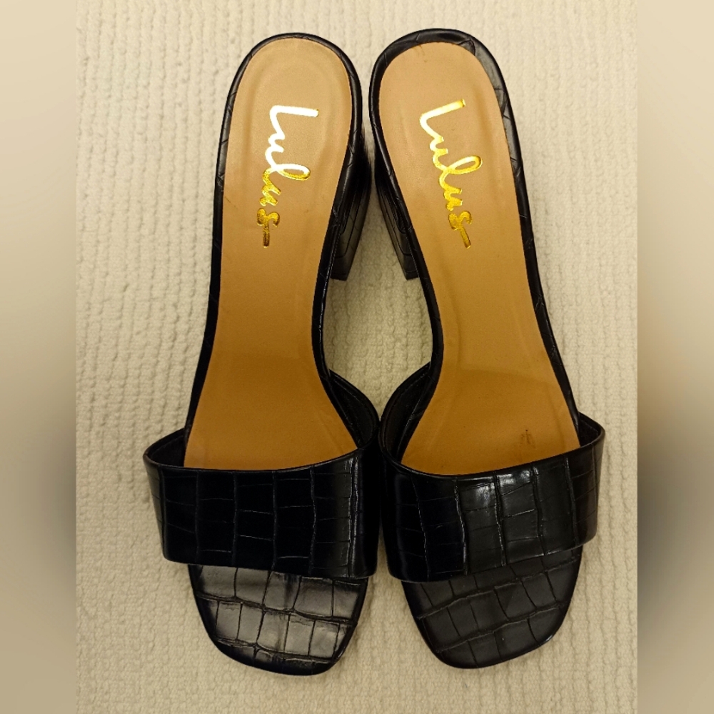 Lulu's Black Croc-Embossed Mules
